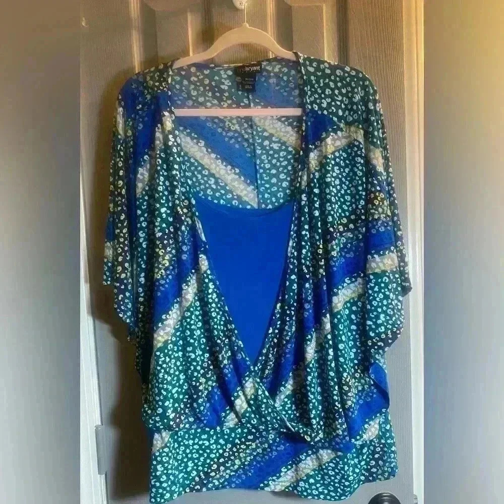 Lane Bryant top with built in cami with flowing v neck Size 18/20W EUC
